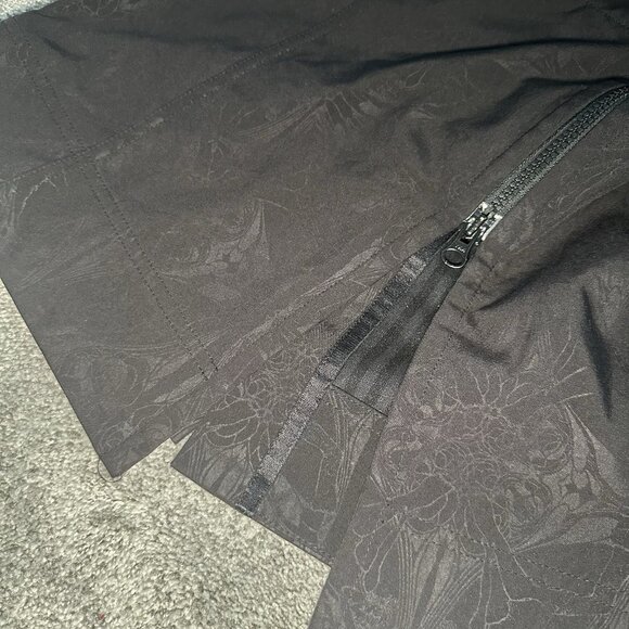 Lululemon Apres Yoga Hooded Jacket in Black Dance In Snow Pattern. Size 4 - Picture 7 of 16